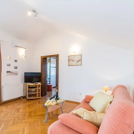 Victoria Apartment