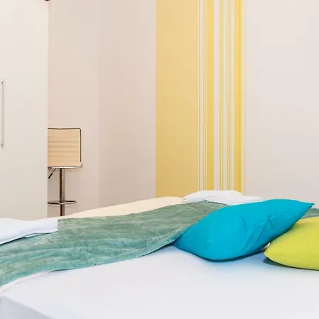 Victoria Apartment *